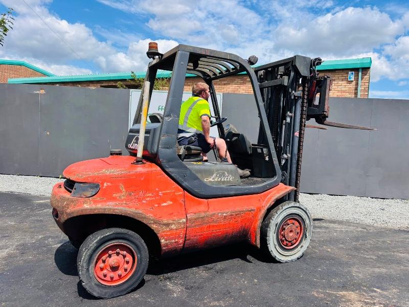 LINDE H45D 3 STAGE MAST FORKLIFT*C/W ROTATING PALLET TINES*VIDEO*