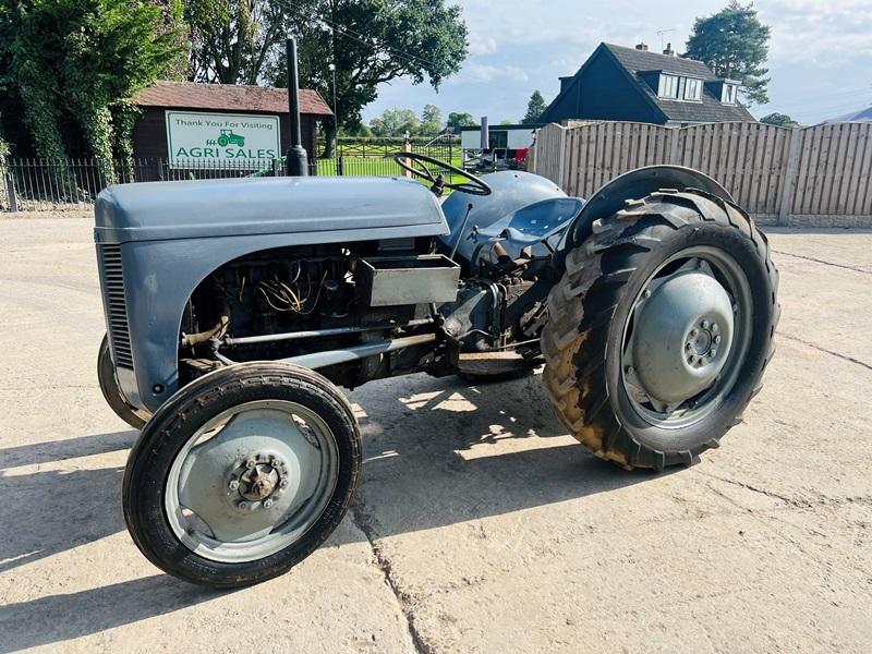 GREY FERGUSON 2WD TRACTOR C/W REAR WEIGHT BLOCK *VIDEO*