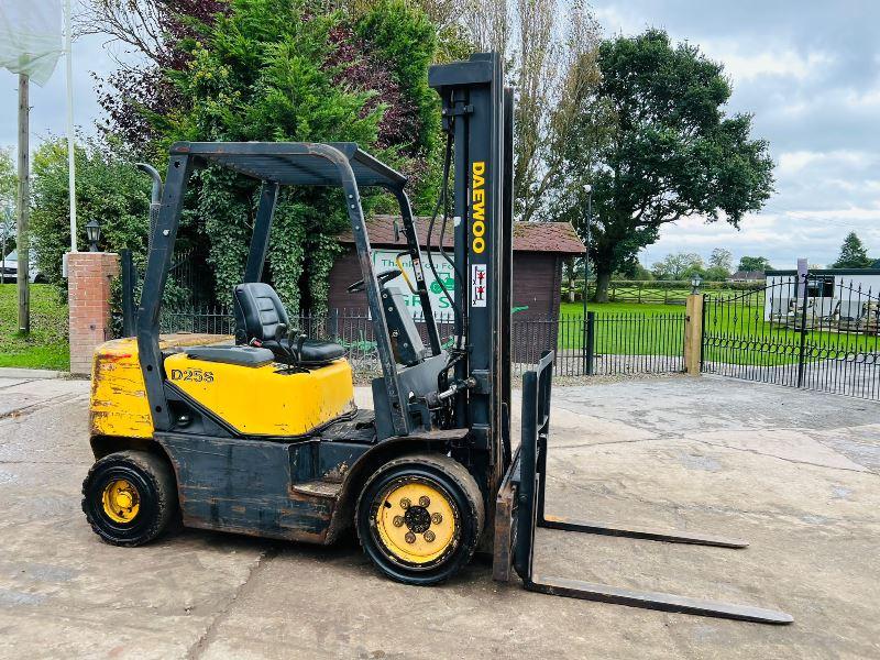 DAEWOO D25S-3 DIESEL FORK LIFT C/W SIDE SHIFT *VIDEO*