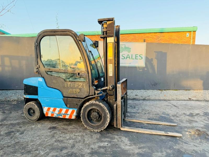 CATERPILLAR DP30N FORKLIFT*C/W PALLET TINES*VIDEO*