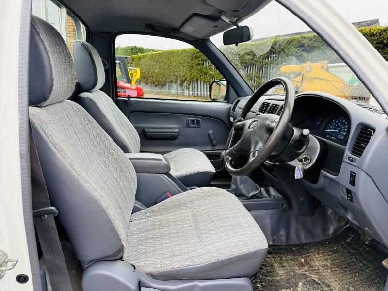 TOYOTA HILUX 2WD PICK UP*C/W REAR TARP*VIDEO*