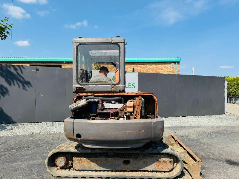 HITACHI RUBBER TRACK EXCAVATOR*TRACKING ISSUE*C/W BUCKET*VIDEO*