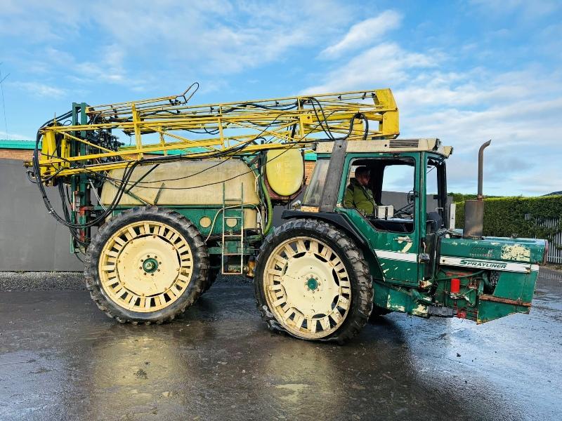 CASE INTERNATIONAL 2WD SPRAYER*C/W SELF PROPELLED SPRAYER*VIDEO*