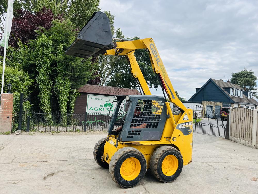 GEHL 4240 4WD SKIDSTEER *YEAR 2012* C/W BUCKET *VIDEO*