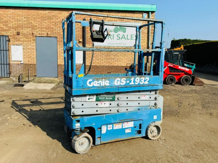 GENIE GS-1932 SCISSOR LIFT*NEEDS CHARGING*VIDEO*