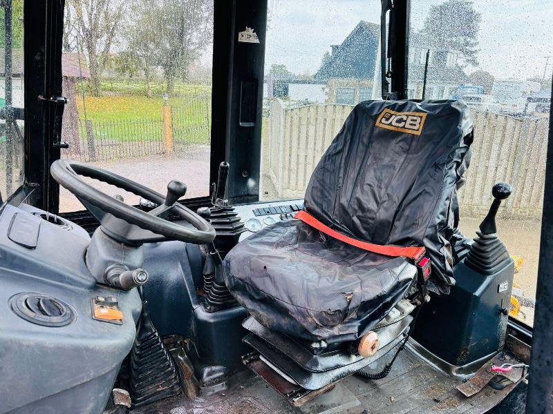 JCB 2CX 4WD STREET MASTER *YEAR 2011, 2461 HOURS* C/W HYDRAULIC BREAKER *VIDEO*