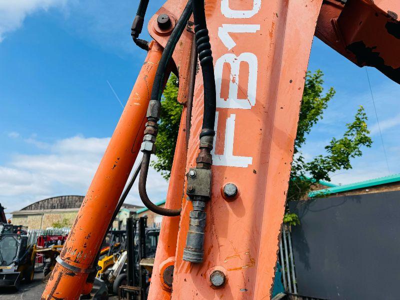 FIAT HITACHI FB100 FRONT LOADER AND DIGGER*C/W 4 IN 1 BUCKET AND PALLET TINES*VIDEO*