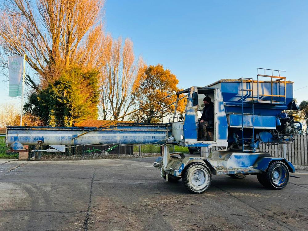 BIANCO PUMPZ SPEEDY SELF PROPELLED CONCRETE CHUTE C/W ROTATING CONVAYOR