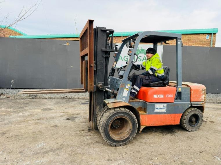 NEXEN FD35 CONTAINER SPEC FORKLIFT*YEAR 2010*C/W PALLET TINES*VIDEO*