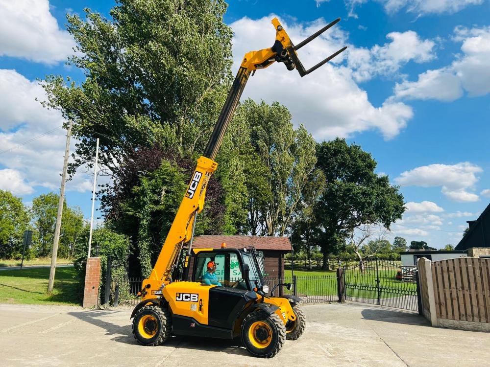 JCB 525-60 4WD TELEHANDLER * YEAR 2016 , ONLY 915 HOURS * C/W PALLET TINES *VIDEO*