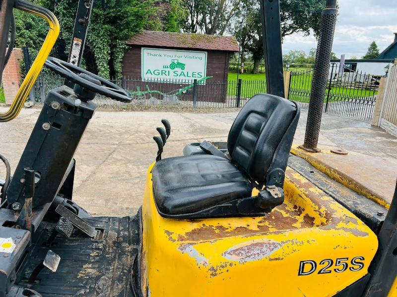 DAEWOO D25S-3 DIESEL FORK LIFT C/W SIDE SHIFT *VIDEO*