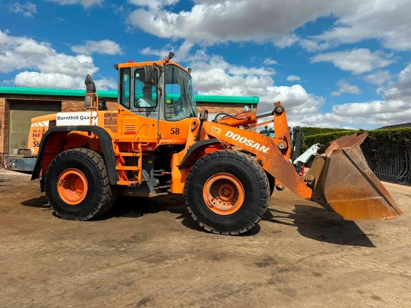 DOOSAN DL300 LOADING SHOVEL*C/W BUCKET*VIDEO*