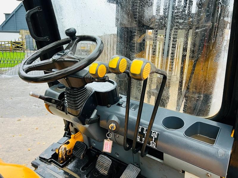 HYUNDIA HDF25-5 CONTAINER SPEC FORKLIFT C/W 3 STAGE MAST *VIDEO*