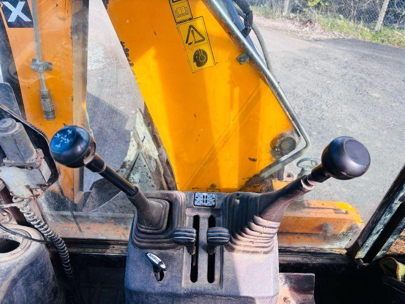 JCB 2CX 4WD BACKHOE DIGGER *YEAR 2010* C/W THREE IN ONE BUCKET* 3761 HOURS*VIDEO*