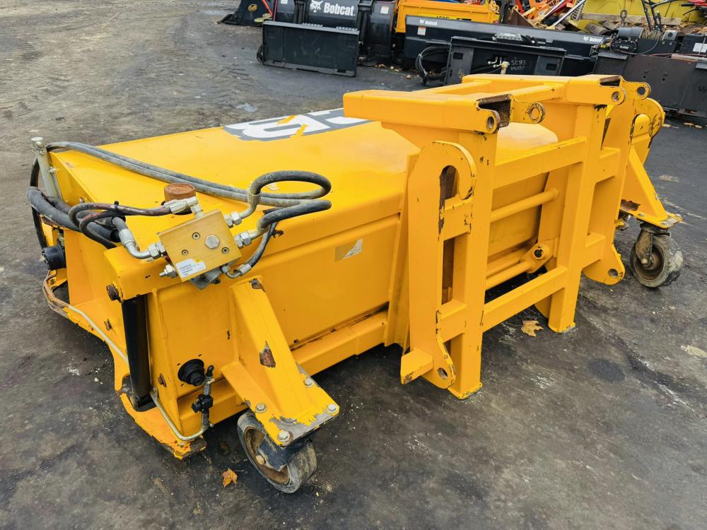 JCB HYDRAULIC SWEEPER*C/W CARRIER HEADSTOCK*VIDEO*