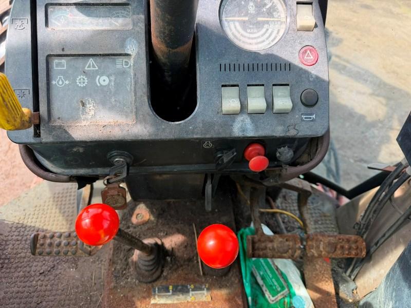JOHN DEERE 2250 TRACTOR*C/W BUCKET*VIDEO*