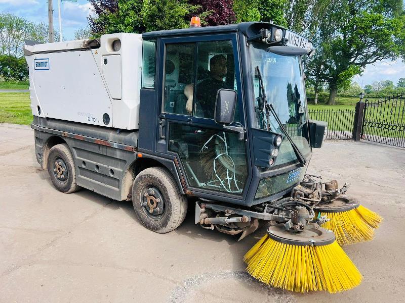 SCHMIDT SWINGO 200 4X2 ROAD SWEEPER *YEAR 2013* C/W AC CABIN *VIDEO*