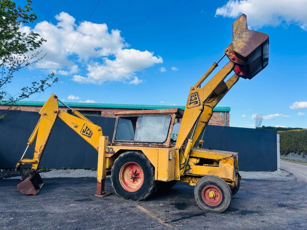 JCB 3C BACKHOE DIGGER C/W BUCKET AND DITCHING BUCKET*VIDEO*