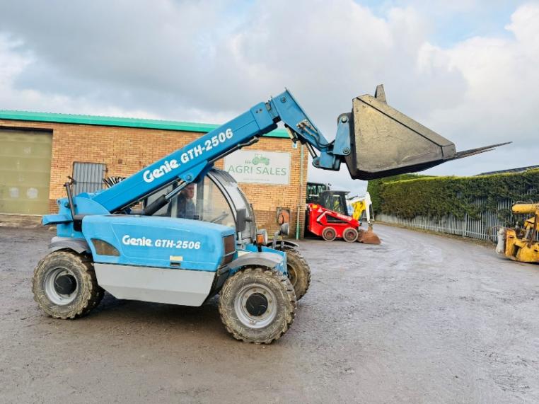 GENIE GTH 2506 TELEHANDLER*C/W BUCKET AND PALLET TINES*VIDEO*