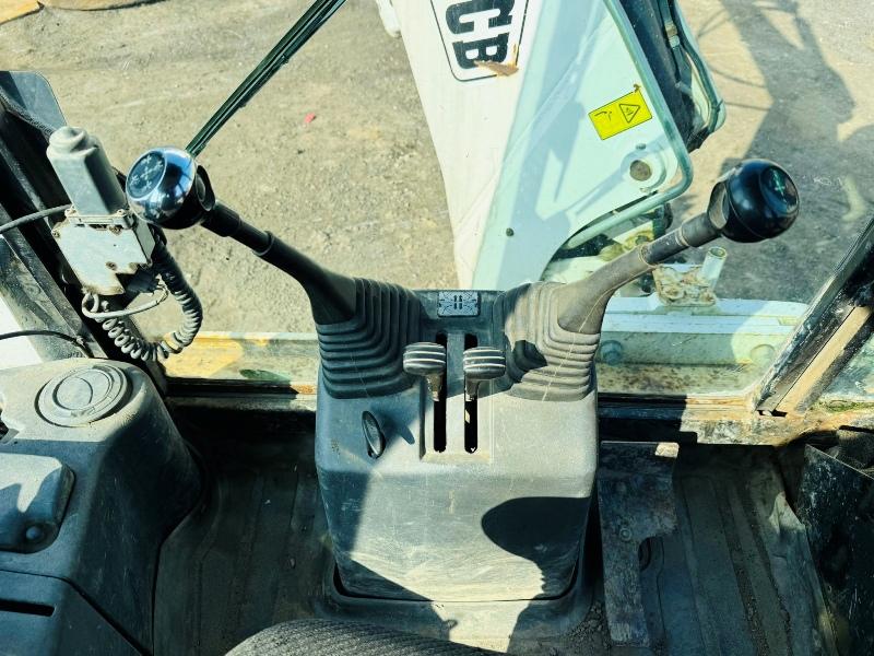 JCB 2CX 4WD BACKHOE DIGGER * C/W THREE IN ONE BUCKET & PECKER*VIDEO*