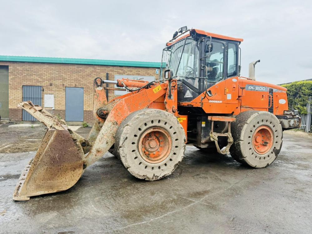 DOOSAN DL200-3 LOADING SHOVEL* C/W BUCKET*YEAR 2015*VIDEO*