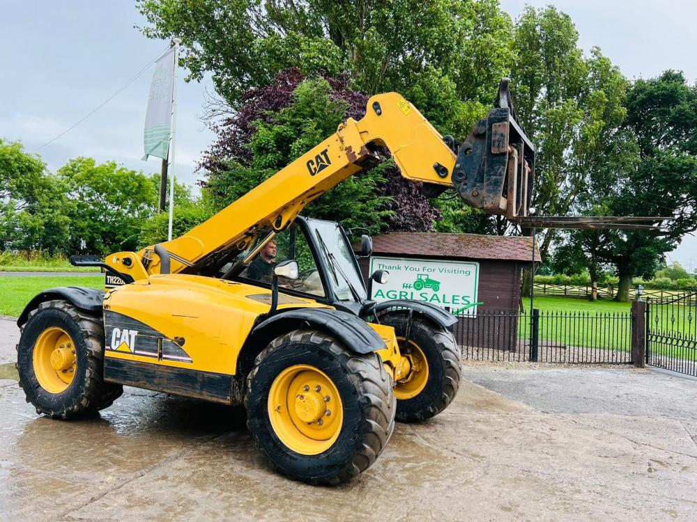 CATERPILLAR TH220B 4WD TELEHANDLER *AG-SPEC, 6452 HOURS* C/W PICK UP HITCH *VIDEO*