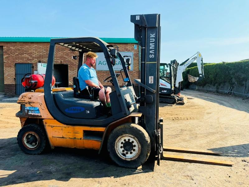 SAMUK SF35D FORKLIFT*C/W PALLET TINES*VIDEO*