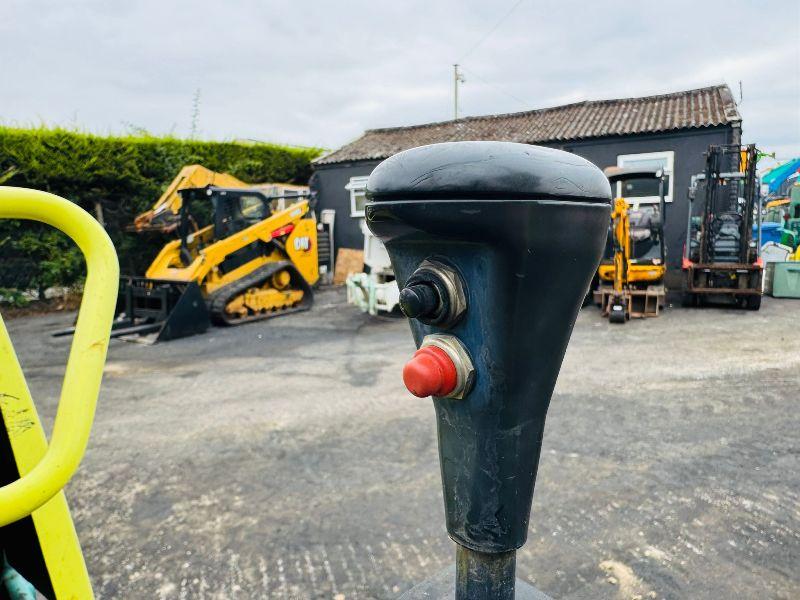 AMMANN AV12-2 VIBRATING DOUBLE DRUM ROLLER*C/W ROLL BAR*VIDEO*