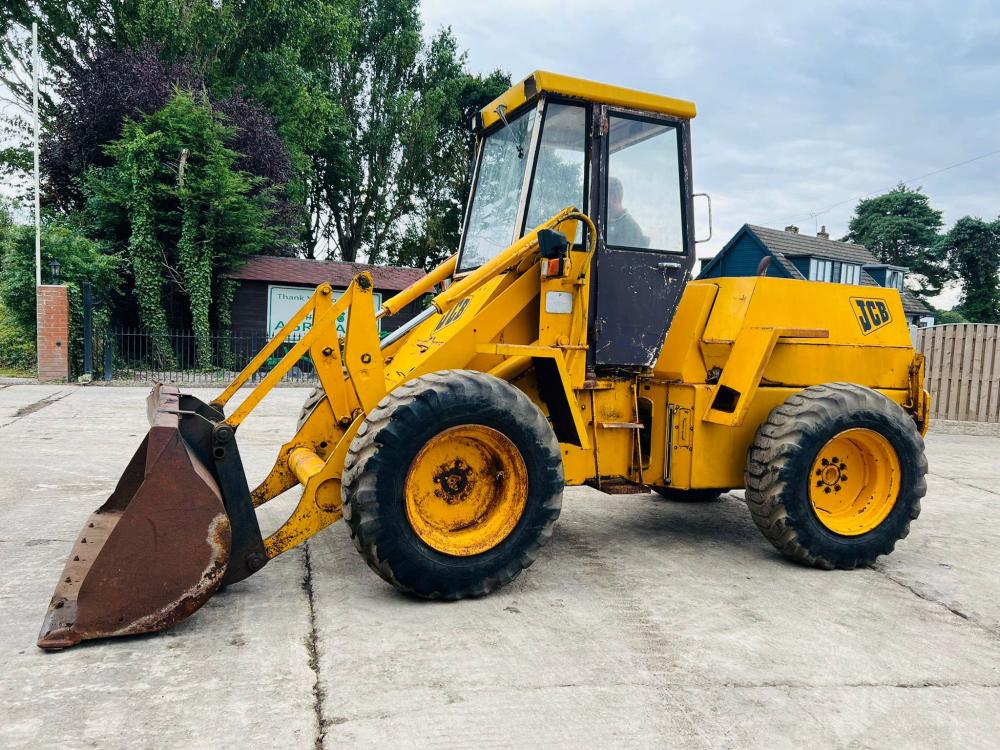 JCB 410 4WD LOADING SHOVEL C/W BUCKET 