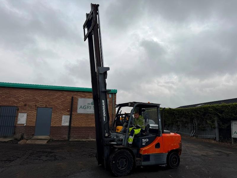 DOOSAN D50C-7 FORKLIFT*3329 HOURS*YEAR 2017*VIDEO*