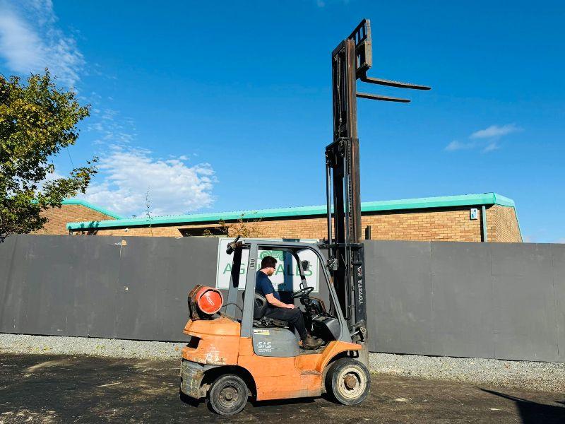 TOYOTA 42-7FGF25 CONTAINER SPEC FORKLIFT*C/W PALLET TINES*VIDEO*