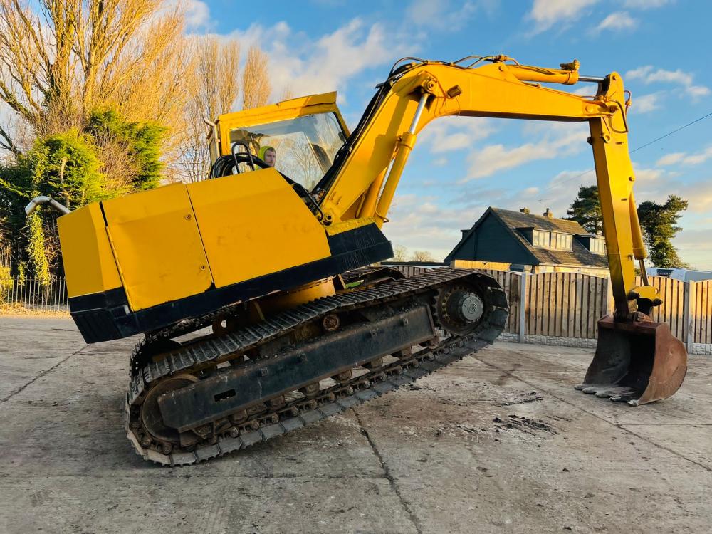 LIEBHERR 900 TRACKED EXCAVATOR C/W BUCKET 