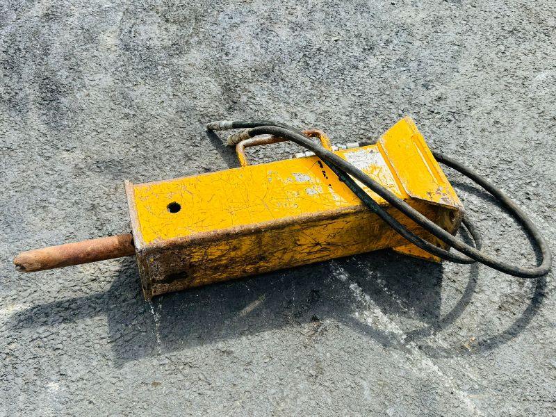 HYDRAULIC HAMMER *C/W HYDRAULIC PIPES*