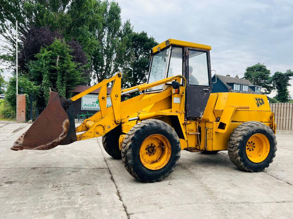 JCB 410 4WD LOADING SHOVEL C/W BUCKET 