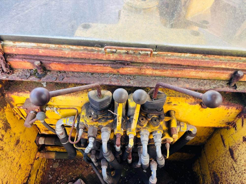 JCB 3C BACKHOE DIGGER C/W BUCKET AND DITCHING BUCKET*VIDEO*