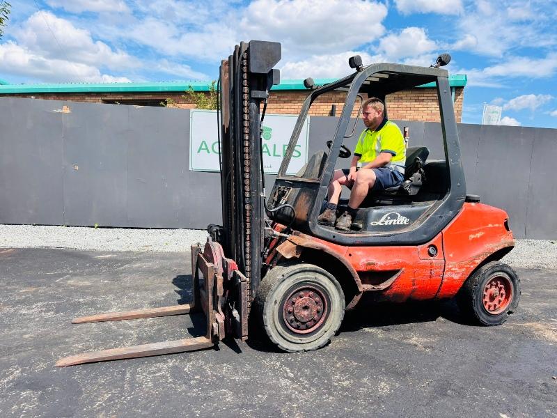 LINDE H45D 3 STAGE MAST FORKLIFT*C/W ROTATING PALLET TINES*VIDEO*