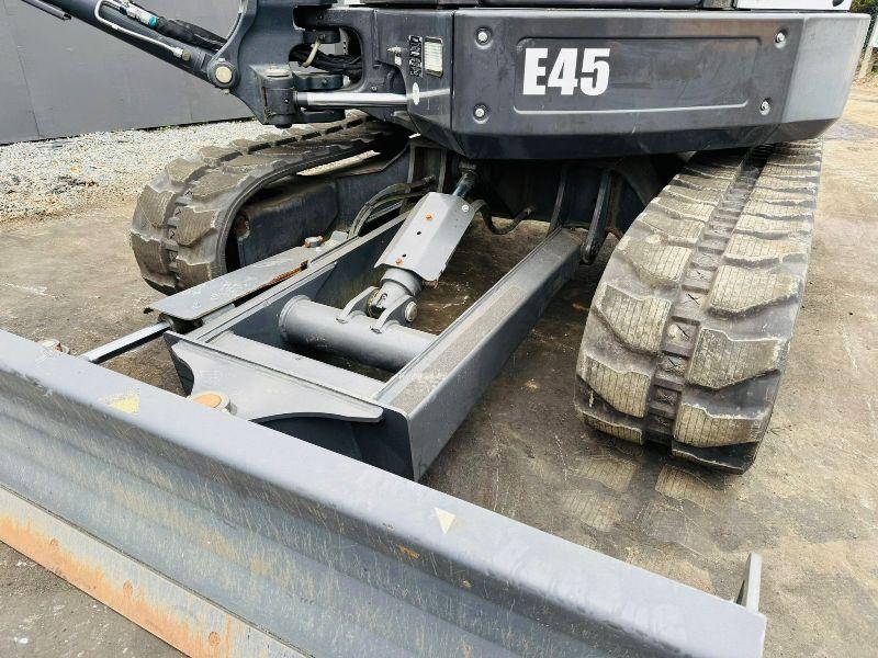 BOBCAT E45 EXCAVATOR *YEAR 2017*ONLY 257 HOURS*C/W HYDRAULIC THUMB*VIDEO*