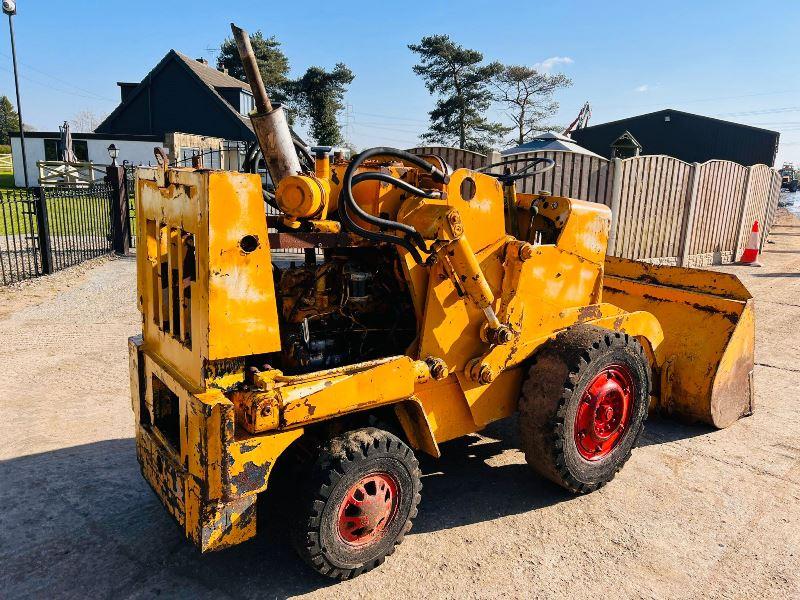 INTERNATIONAL HARVESTER H25B LOADING SHOVEL * NON-RUNNER * C/W PERKINS ENGINE 