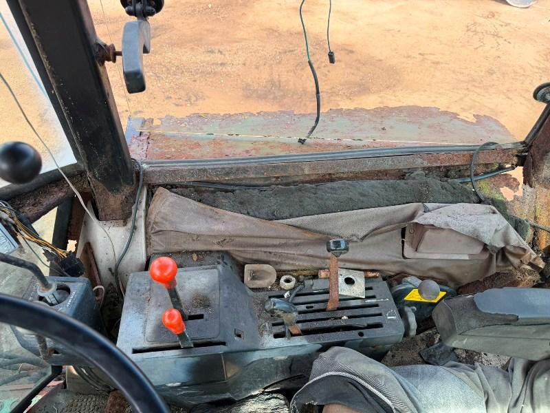JOHN DEERE 2250 TRACTOR*C/W BUCKET*VIDEO*