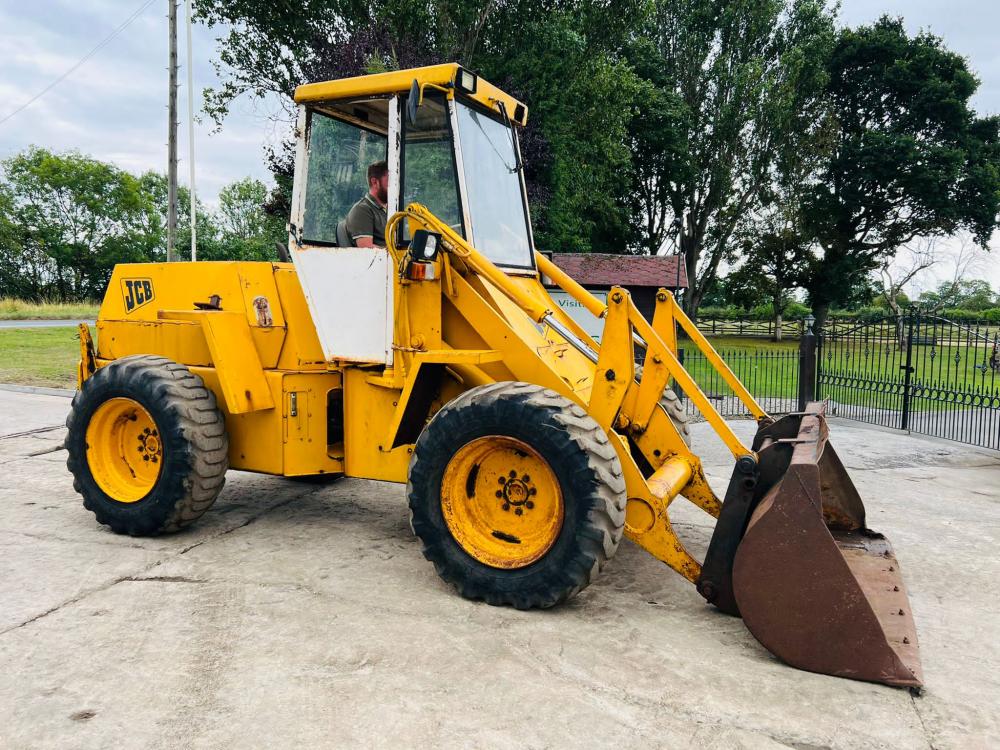 JCB 410 4WD LOADING SHOVEL C/W BUCKET 