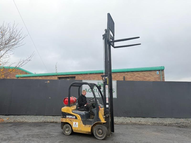 CATERPILLAR GP20CN 2 STAGE MAST FORKLIFT*C/W SIDESHIFT*VIDEO*