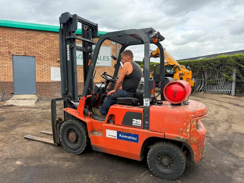 NISSAN PJ02A25 FORKLIFT*C/W PALLET TINES*VIDEO*