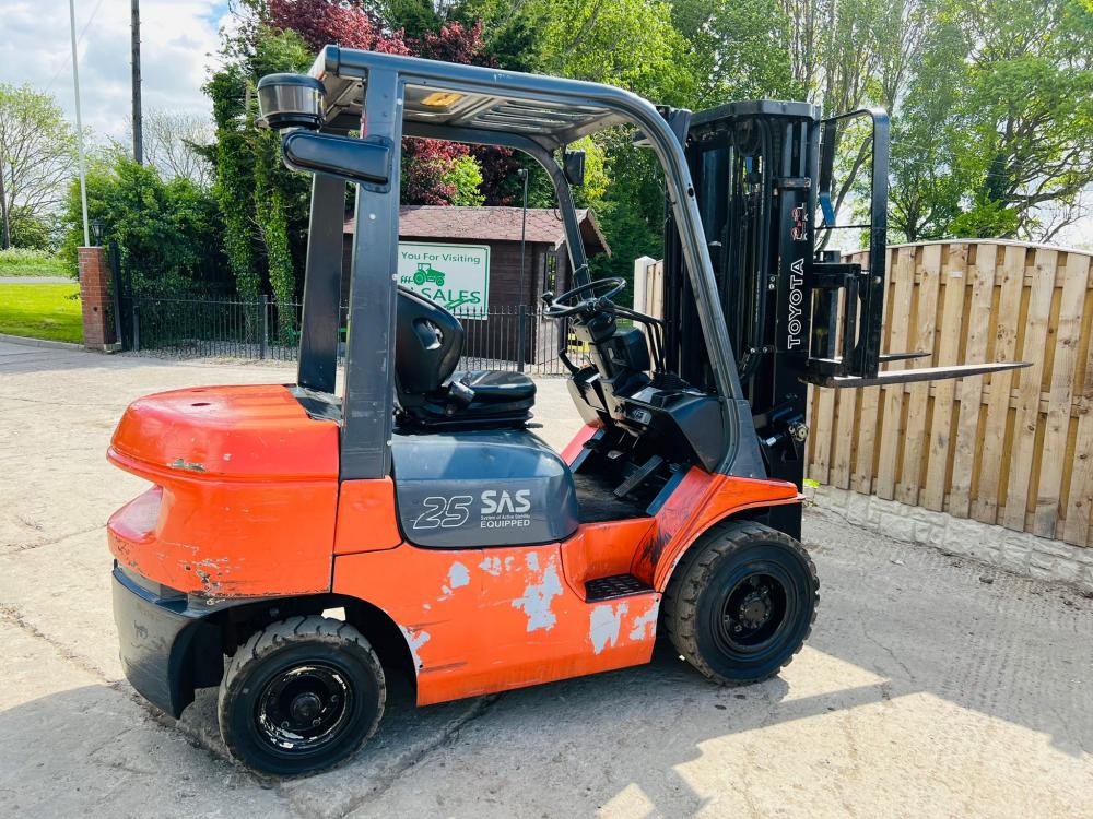 TOYOTA 25 DIESEL FORKLIFT * CONTAINER SPEC , YEAR 2005 *C/W SIDE SHIFT * SEE VIDEO *