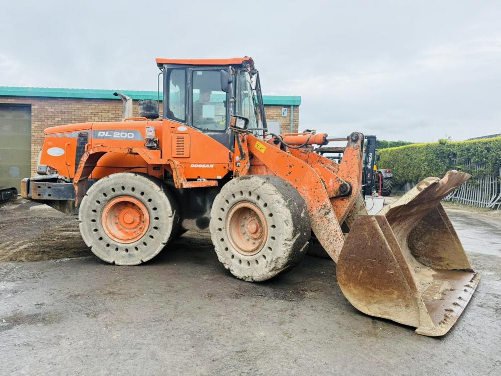 DOOSAN DL200-3 LOADING SHOVEL* C/W BUCKET*YEAR 2015*VIDEO*