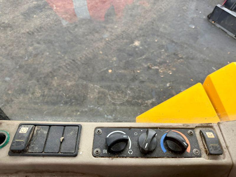 JCB 426 TOOL CARRIER LOADING SHOVEL*7084 HOURS*C/W BUCKET*VIDEO*