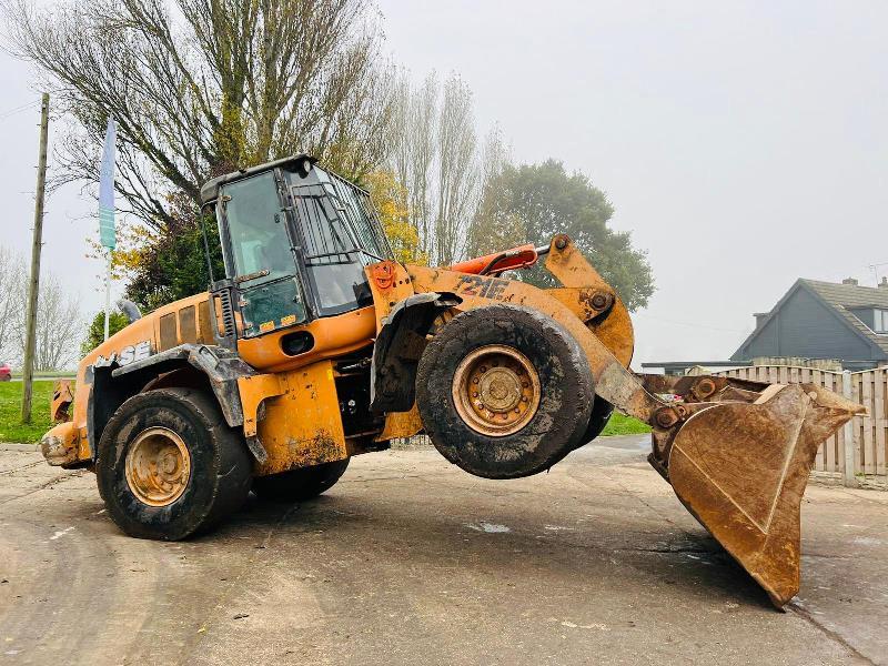 CASE  721E 4WD LOADING SHOVEL * YEAR 2010  * C/W BUCKET 