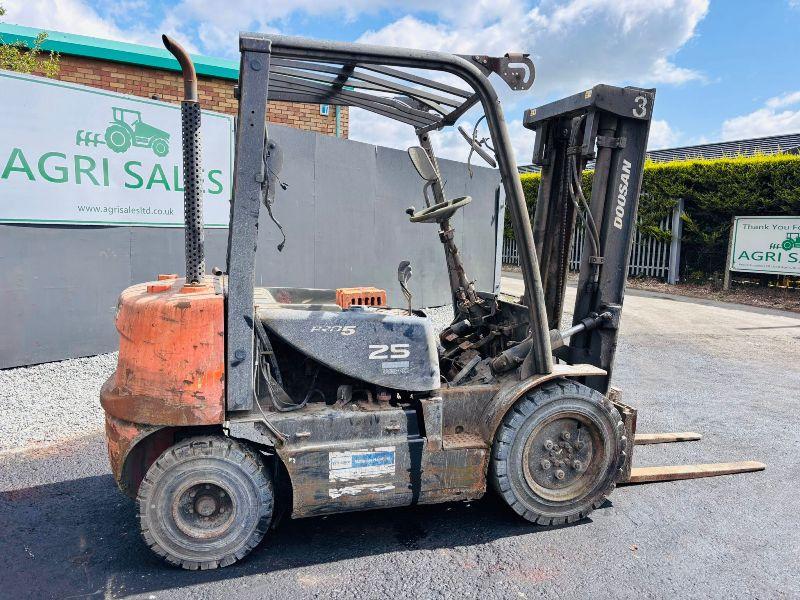 DOOSAN D25S-5 2 STAGE MAST FORKLIFT*YEAR 2012*SPARES AND REPAIRS*VIDEO*