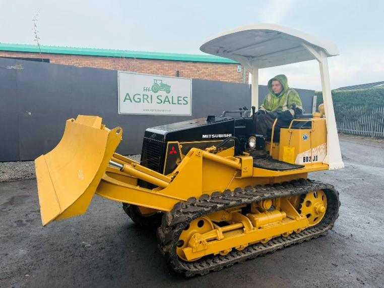 MITSUBISHI BD2J II DOZER*C/W 6 WAY PAT BLADE*ONLY 34 HOURS*VIDEO*
