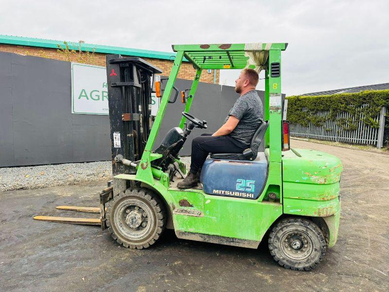 MITSUBISHI FD25 CONTAINER SPEC FOKRLIFT*C/W PALLET TINES*VIDEO*
