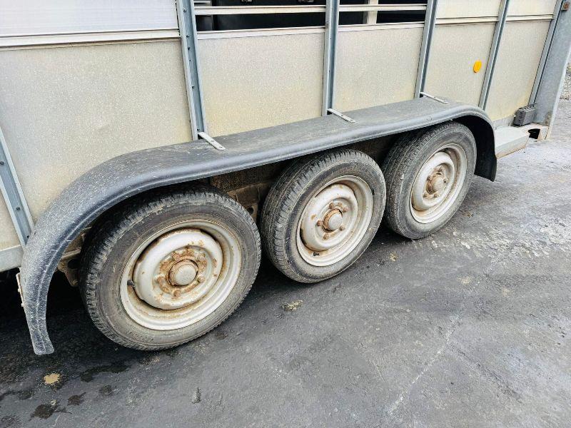 IFOR WILLIAMS TRI AXLE 14FT X 7FT CATTLE TRAILER*C/W 2 PARTITIONS*VIDEO*